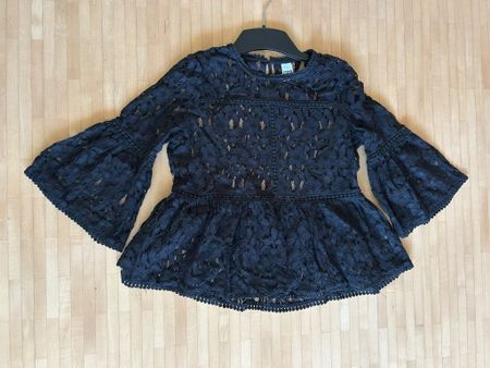 Spitzen-Top / Bluse mit Schlagärmeln – Schwarz – Gr. S