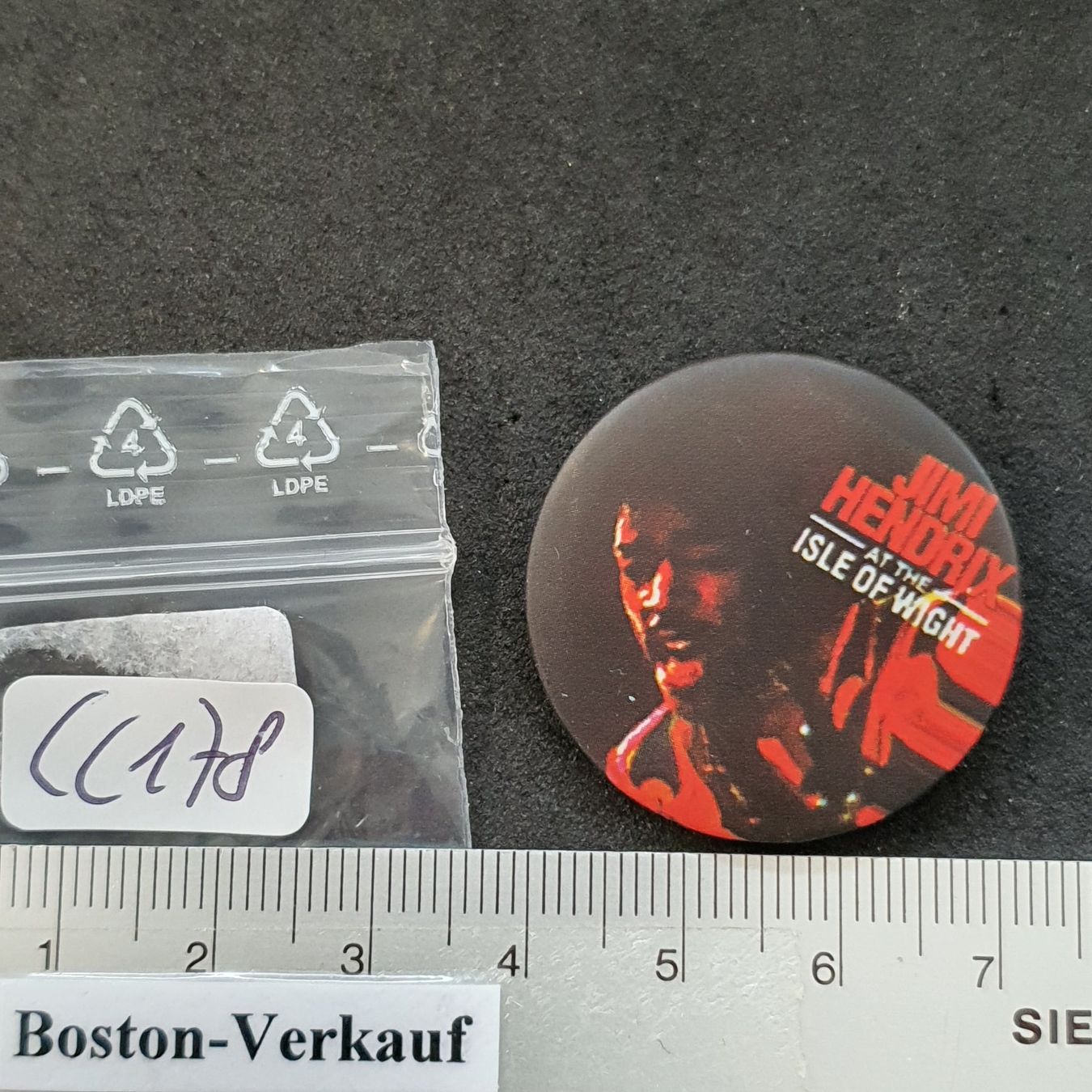 Placchette & Badge: CC178 - Pin /Button - Musik - JIMMY HENDRIX – Usato da Reinach BL venduto da Boston-Verkauf