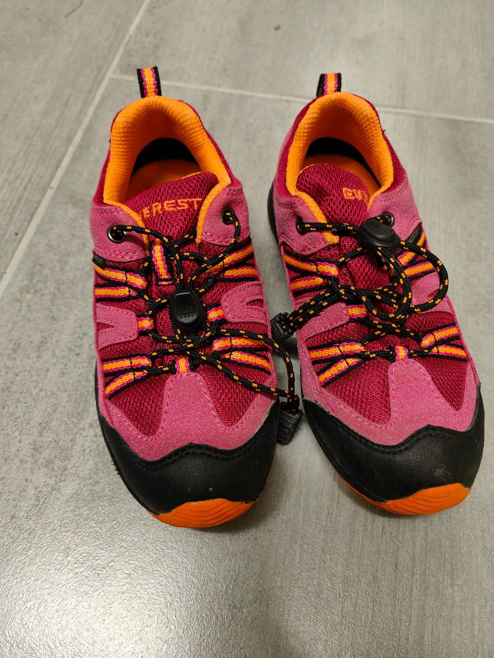 Everest Scarpe per ragazze: Turnschuh der Marke Everest - Gr. 29 – Usato da Kirchleerau venduto da hop82