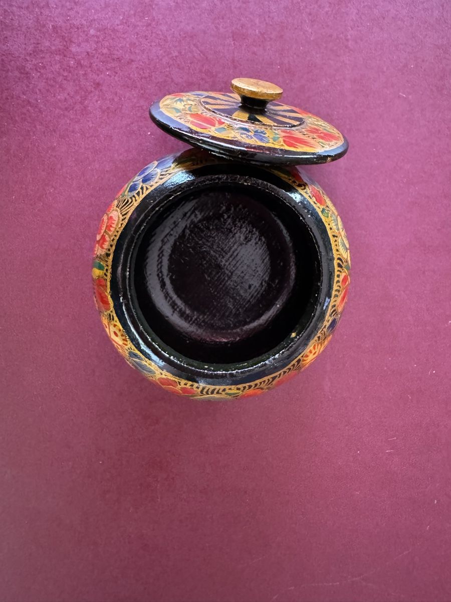 Tutte le decorazioni: Vintage handbemalte Holzdose – Usato da Lachen SZ venduto da ThisMyJam 2