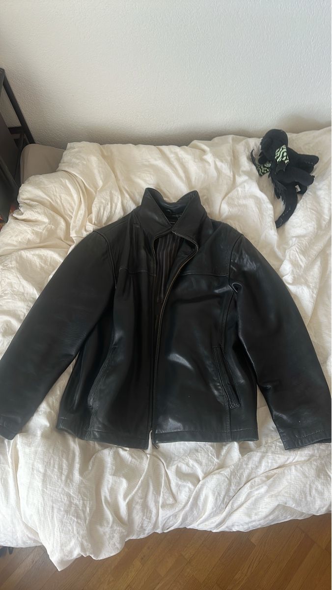 Vestes: Vintage Black Leather Jacket Men's Size L – D'occasion à Ittigen par kat_l7tm