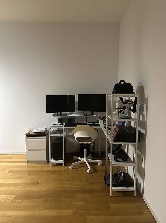 Scrivanie: Vendo scrivania ad angolo  – Usato da Arbedo venduto da Aly_zw9m 1