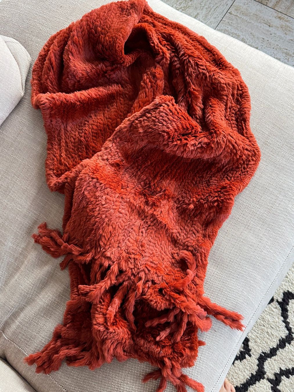 Foulards & écharpes: Longue écharpe en fourrure Chine Collection – D'occasion à Zürich par catherinegisele
