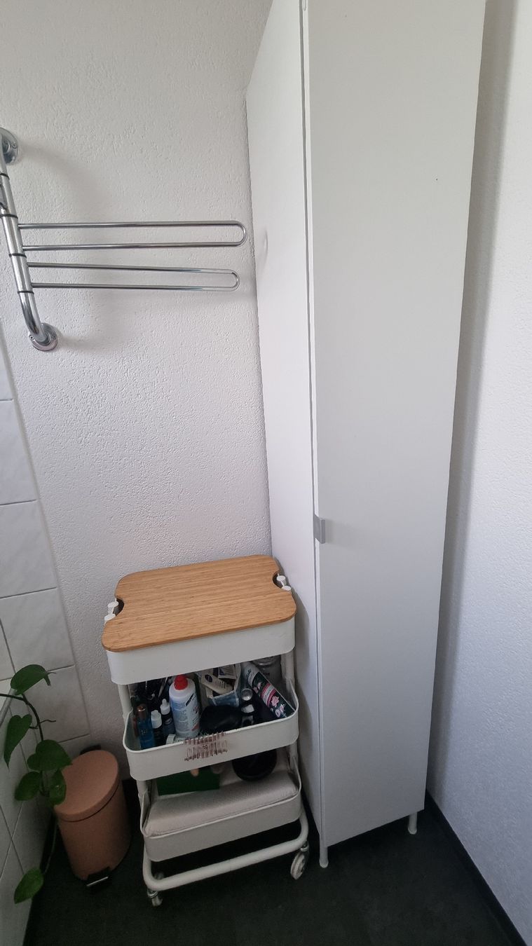 Ikea Armoires: Schmaler Badezimmerschrank – D'occasion à St. Gallen par jil_l6mm