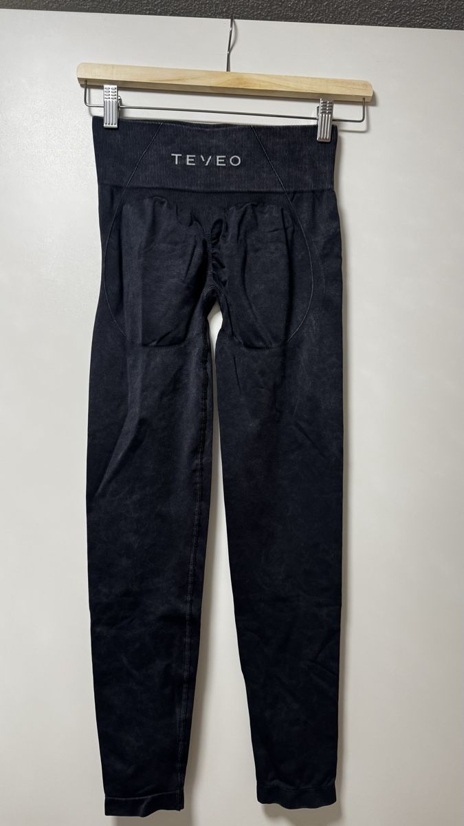 Teveo Leggings: Teveo Leggings – Nuovo (secondo la descrizione) da Ballwil venduto da lar_czz7 1