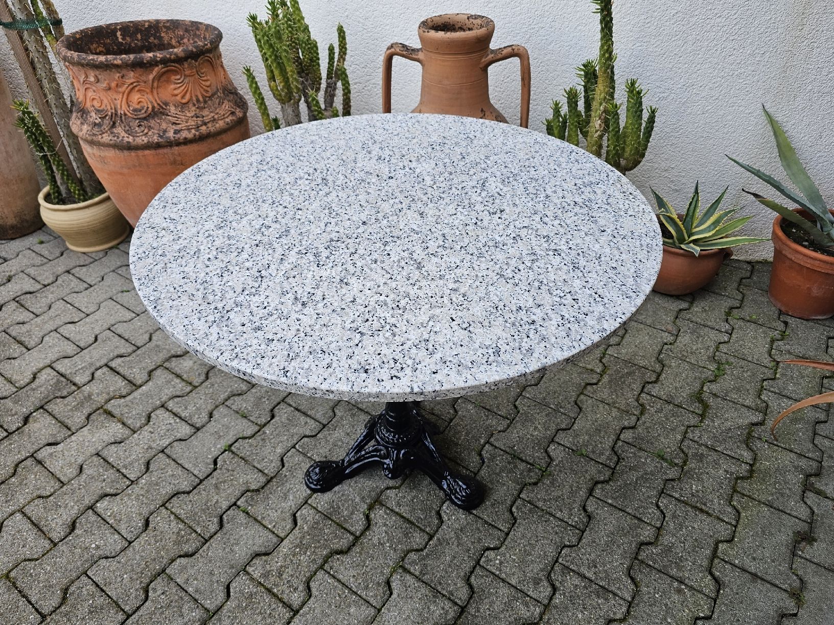 Tavoli: Granittisch Gartentisch Bistrotisch – Usato da Villnachern venduto da hasta08 1