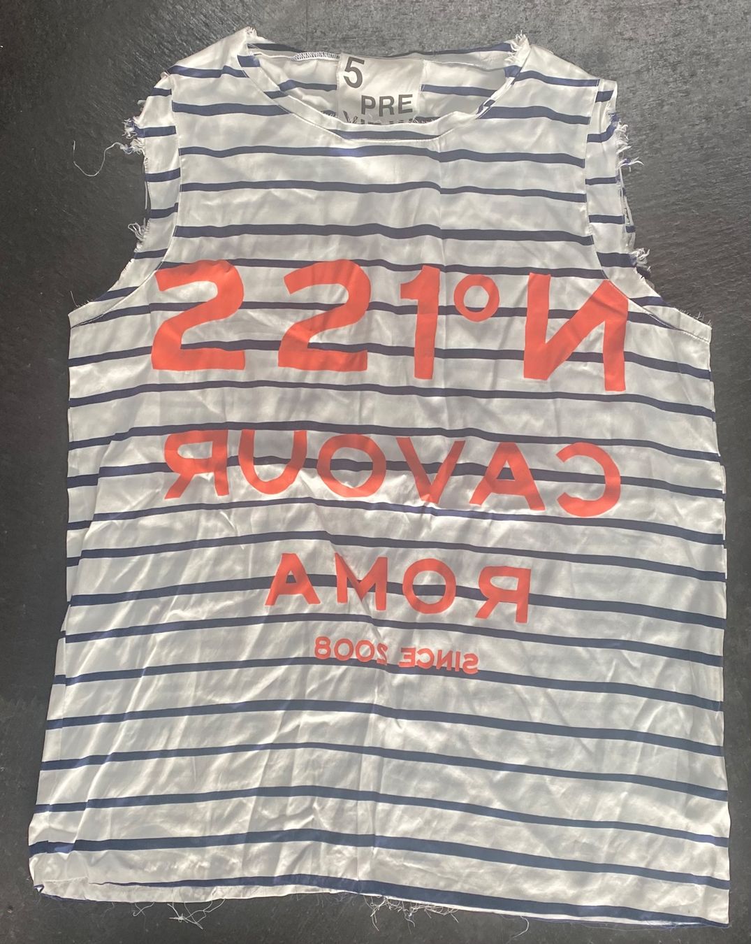 Tops: Top blau weiss gestreift Seide – Gebraucht aus Chur von simhofstr