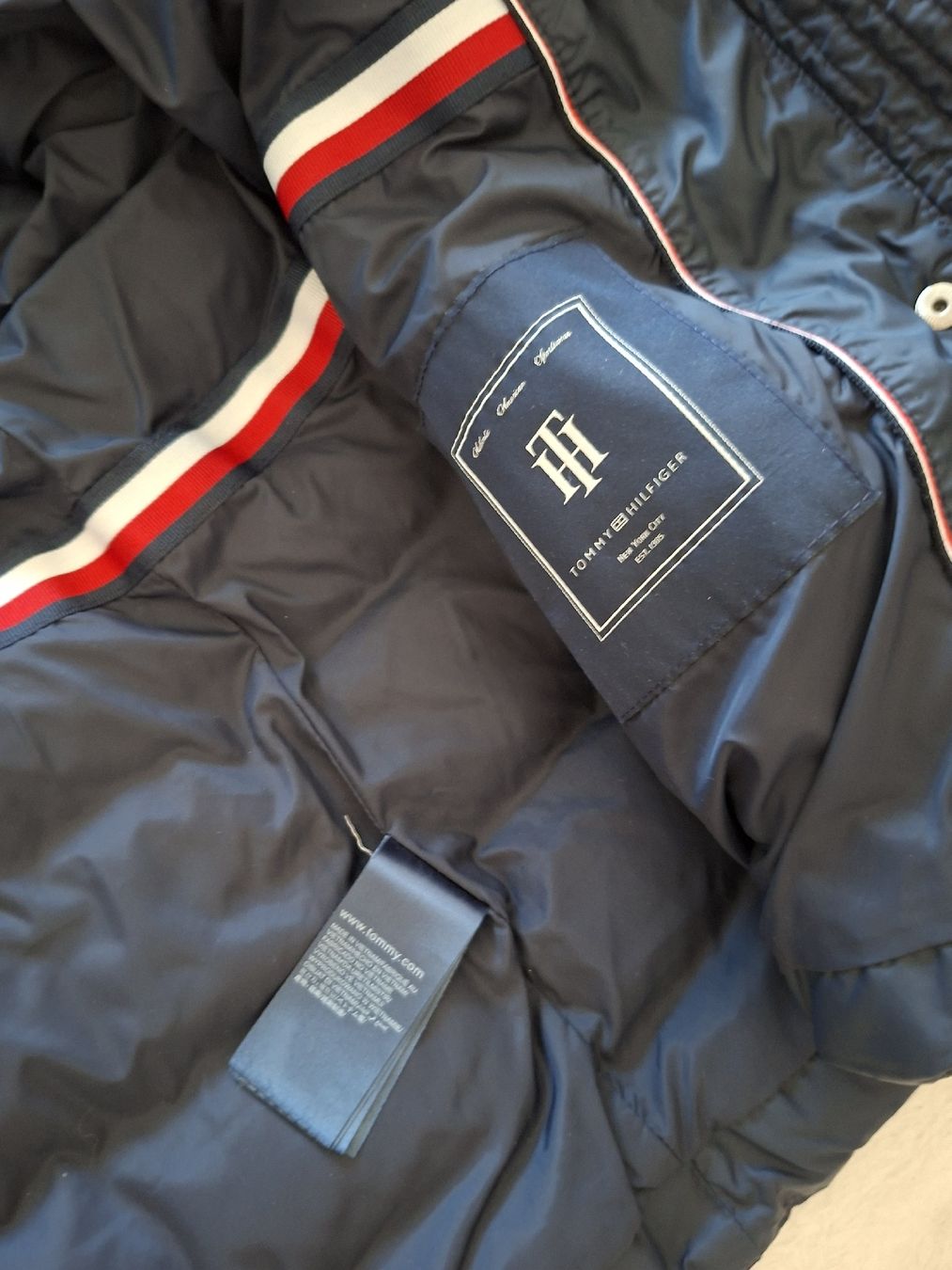 Tommy Hilfiger Jacken: Doudoune Tommy Hilfiger, marine, taille S – Gebraucht aus Renens VD von ser_j2fn 4