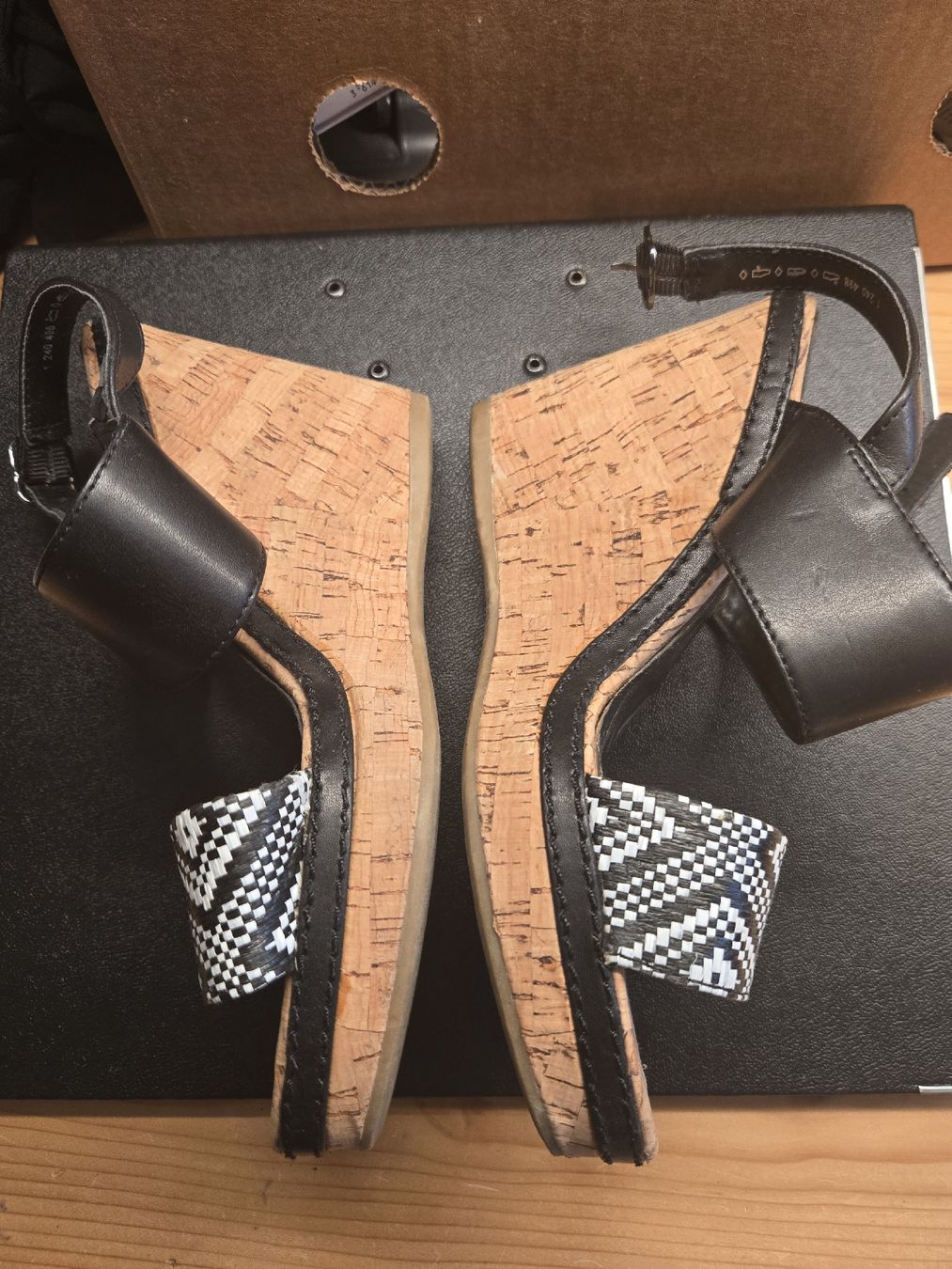 Graceland Damenschuhe: Sandalen Grösse 37 – Gebraucht aus St. Gallen von dan_w62f 1
