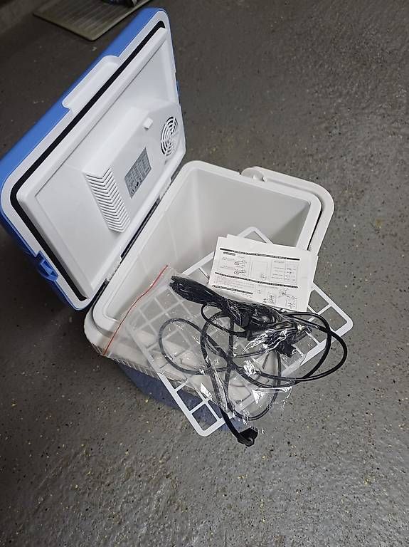 Frigoriferi & Refrigeratori: Kühlbox 12Volt 230 Volt – Usato da Lützelflüh-Goldb venduto da Samoth71 1