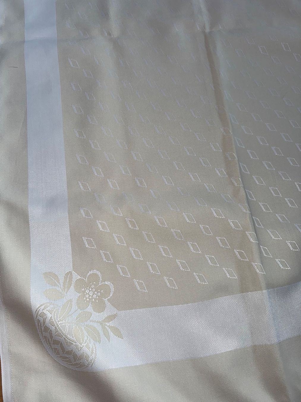 Altra biancheria da tavola: sehr grosse Tischdecke – Usato da Grosswangen venduto da Second_hand_paradise 1