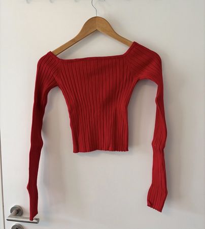 Rotes Strickoberteil