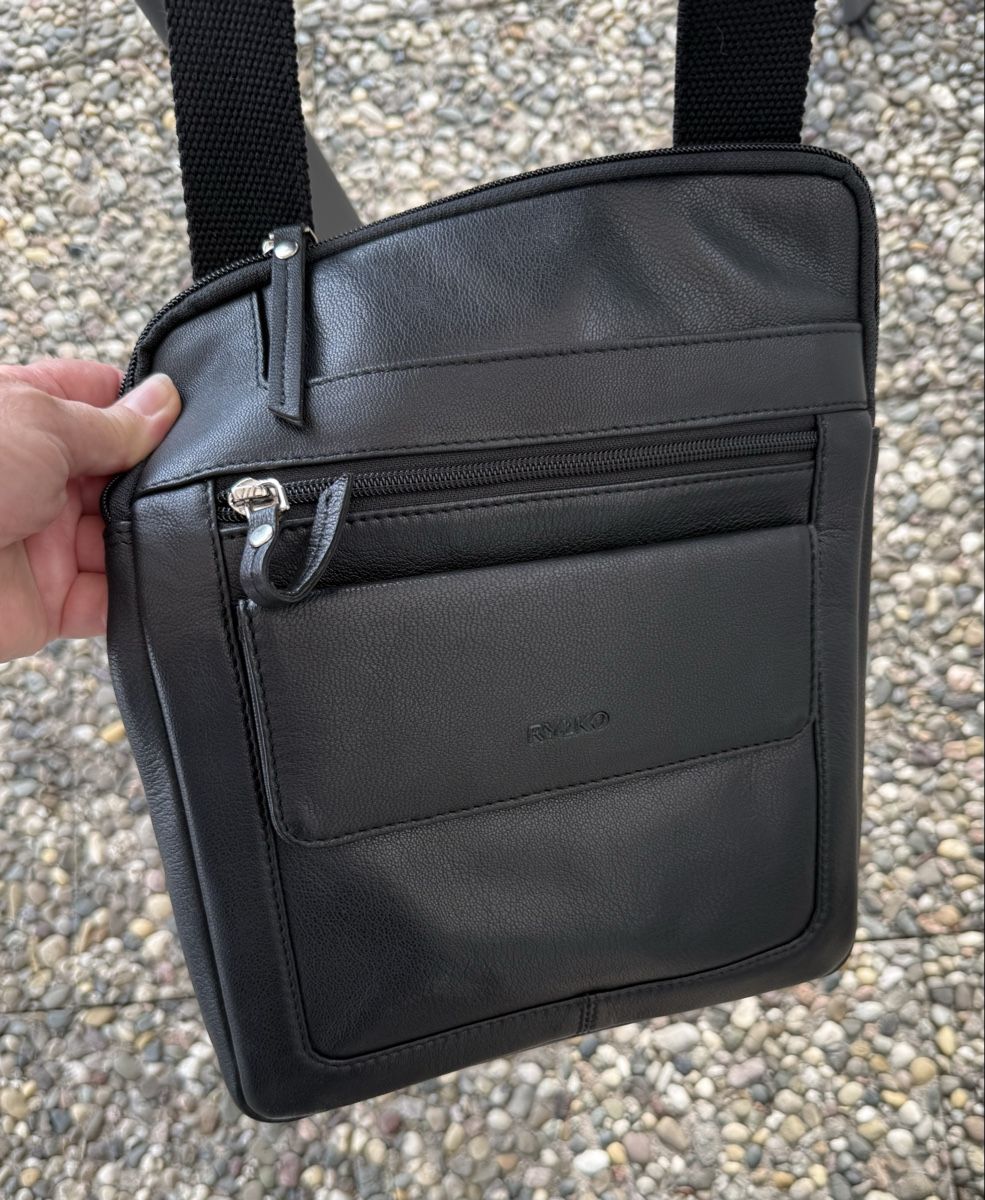 Borse: Schwarze Leder-Herrentasche Neu – Nuovo e nell'imballaggio originale da Ebikon venduto da elischka