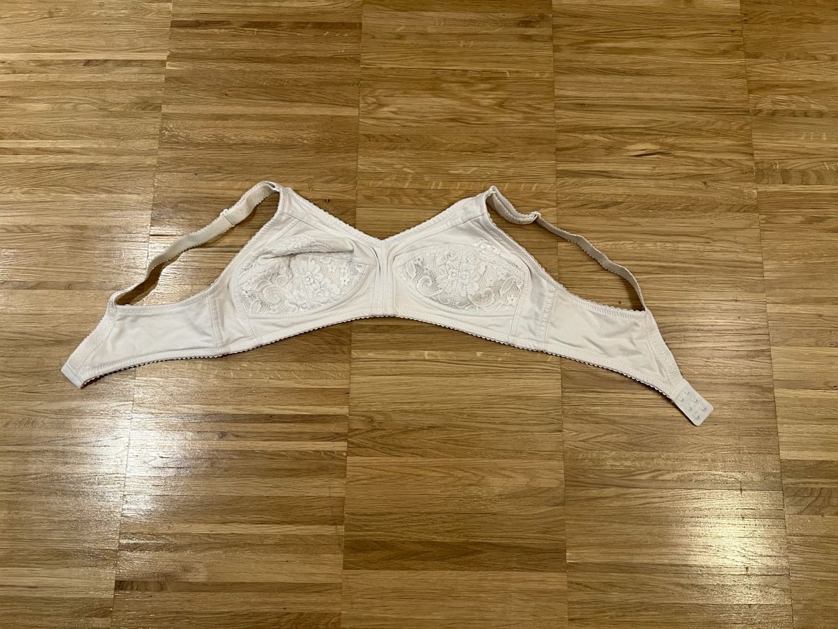 Sonstige Unterwäsche: White bra – Gebraucht aus Adliswil von Marjin