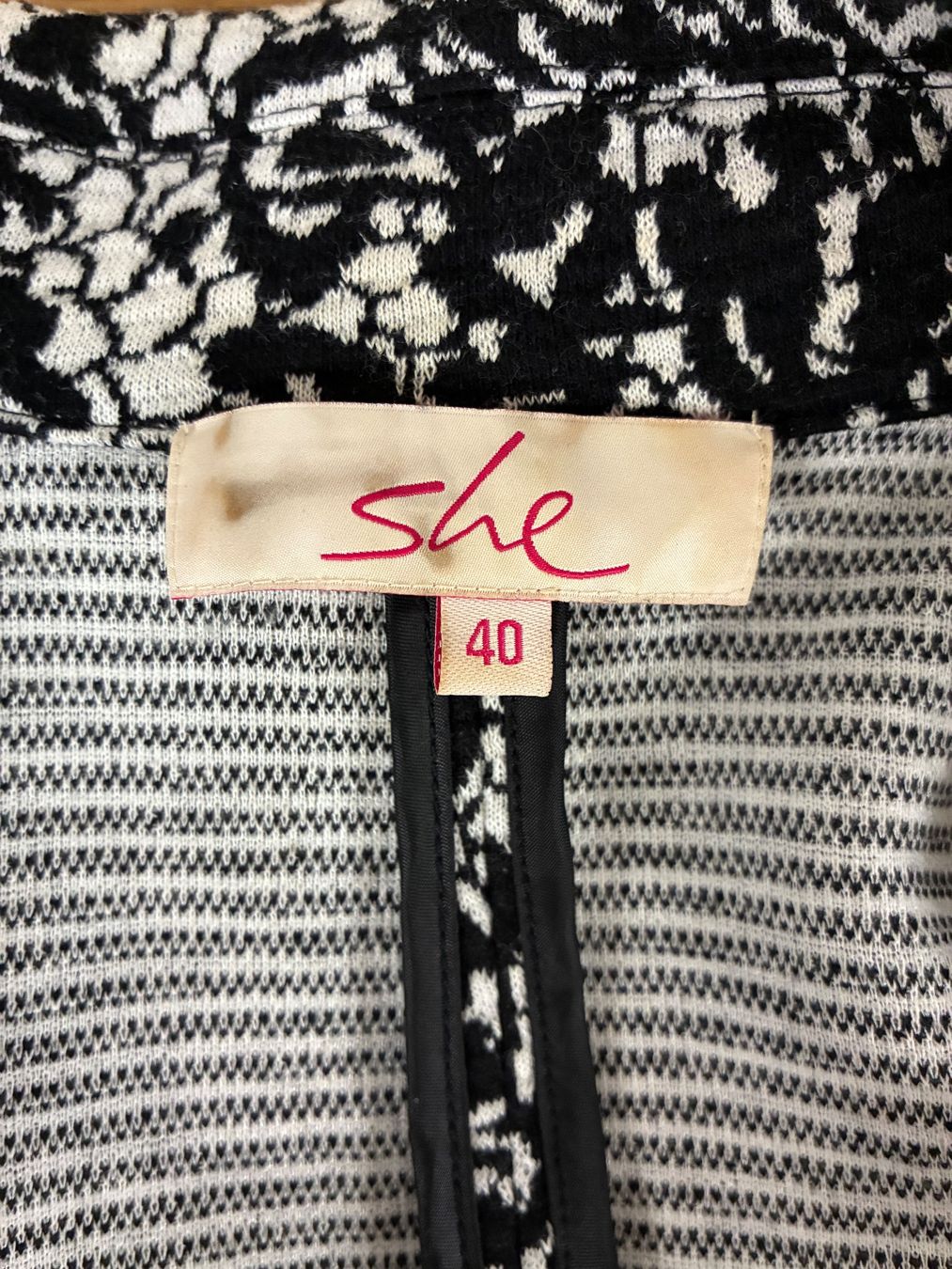 Jacken: Schwarz-Weisser Blazer von She Grösse 40 – Gebraucht aus Zürich von van_5xbk 5