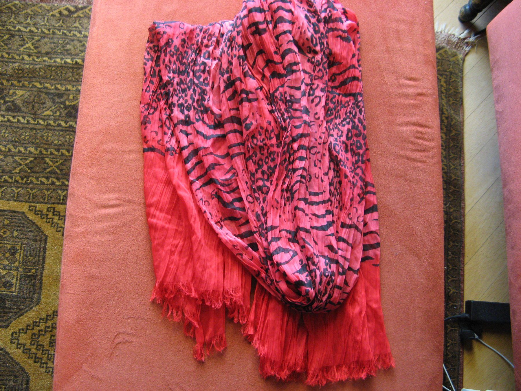Foulard & Sciarpe: Schal oder Foulard aus Indien rot-schwarz – Nuovo (secondo la descrizione) da Zürich venduto da apil 3