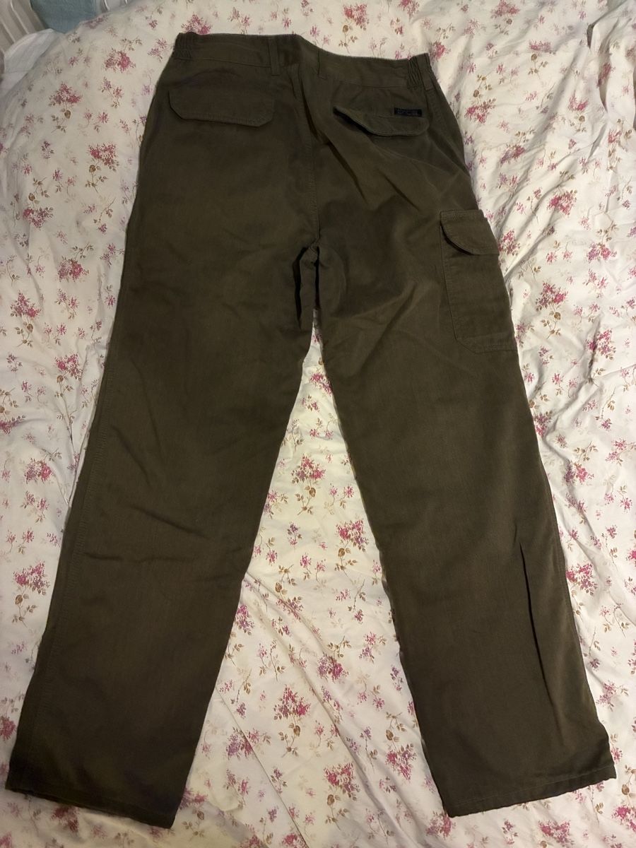 Pantaloni: Lockere Cargohose Olivgrün – Usato da Gondiswil venduto da lor_2rkz 1