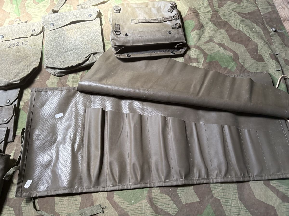 Schweizer Armee Taschen: Schweizer Armee Taschen Set 9 Stk. – Gebraucht aus Wil ZH von El_Bicho 1