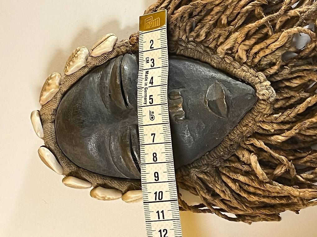 Internationale Kunst: Petit masque africain ancien – Gebraucht aus Neuchâtel von alexandrigor 3