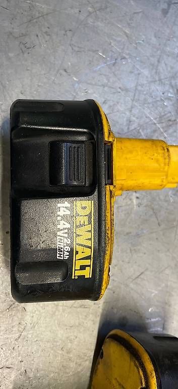 Perceuses: Akku Bormaschine Dewalt – D'occasion à Uttigen par power87 2