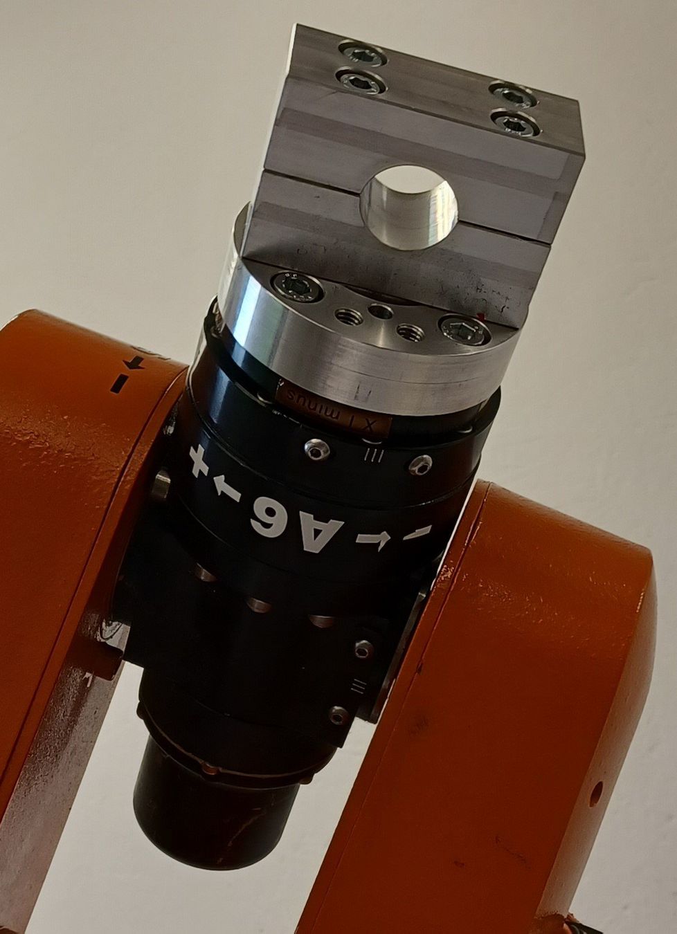 Accessori da laboratorio: Kuka KR 3 6 axis robotic arm – Difettoso da Niederdorf venduto da LeptonAG_Labor 4