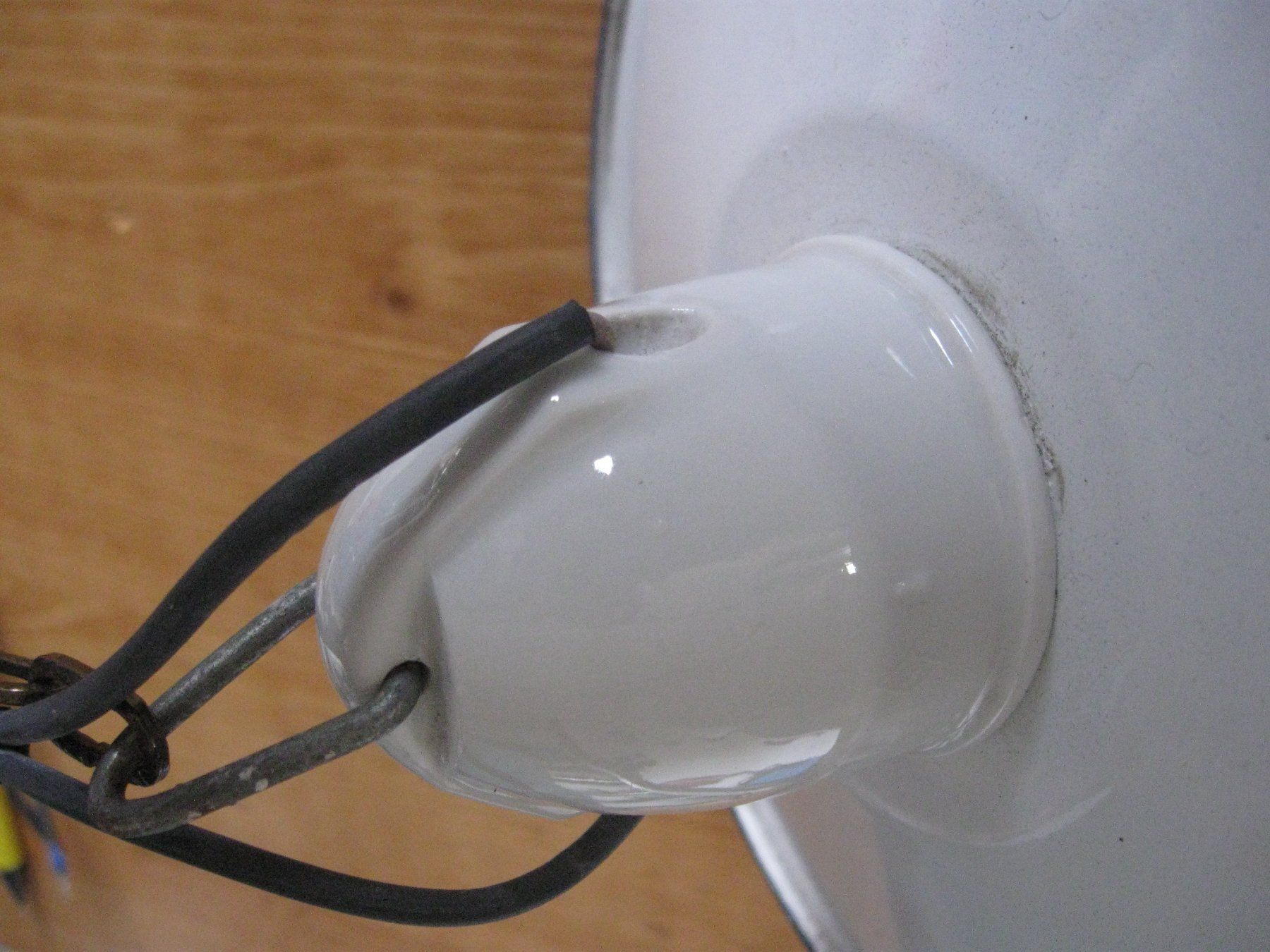 Lampade: alte Stall, Schopflampe mit Emailschirm – Usato da Bauma venduto da Stangenbohne 3