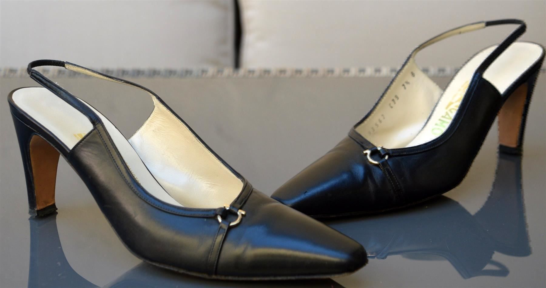 Salvatore Ferragamo Damenschuhe: Pumps Salvatore Ferragamo . 38 / 7,5 – Gebraucht aus Collonges von Auganien