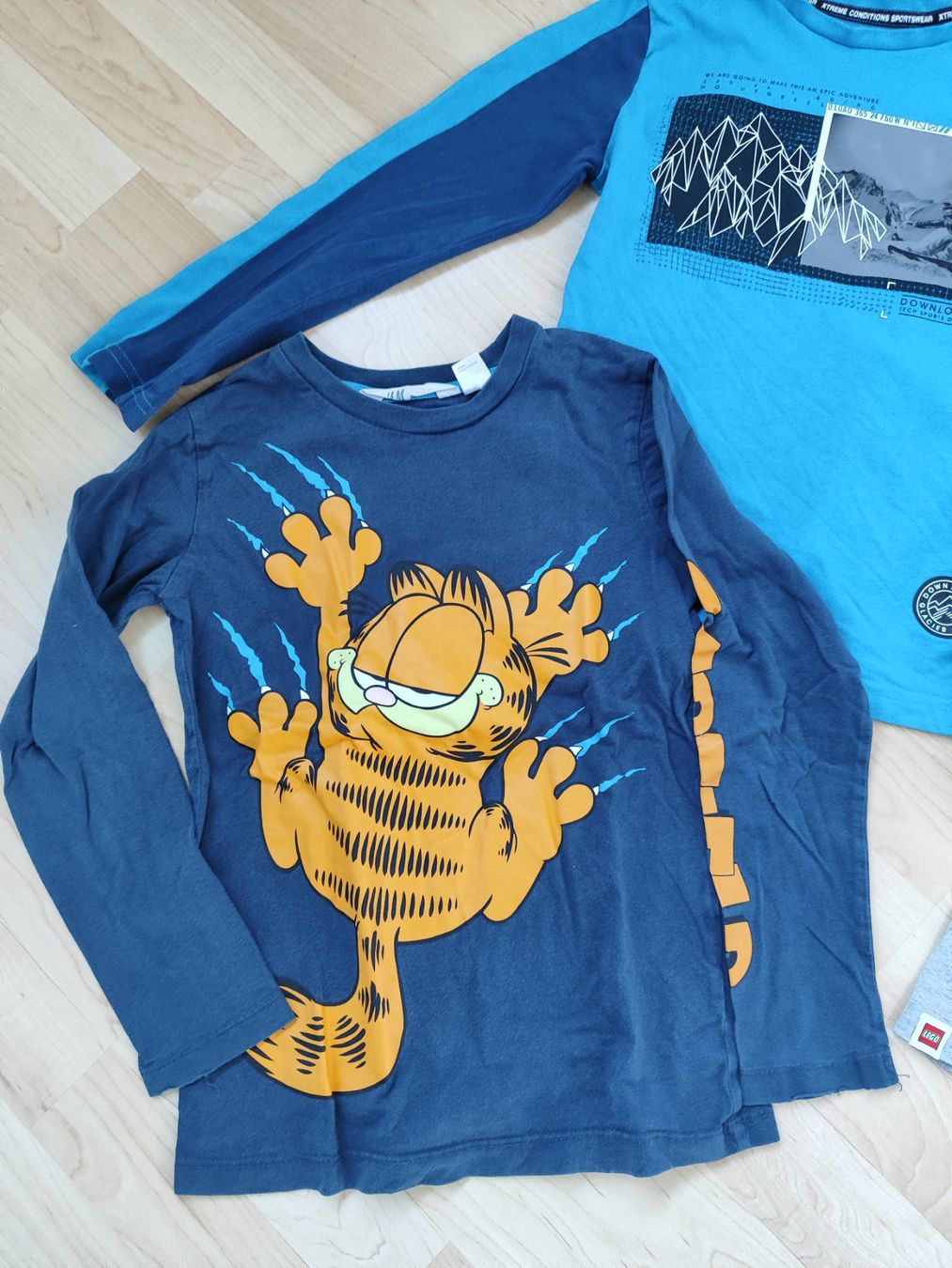 Lotti & Set di vestiti: 3 coole Langarmshirts Gr. 128 – Usato da Seon venduto da Mandes1 3
