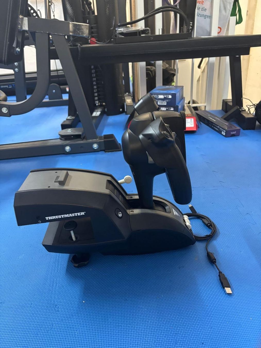 Thrustmaster Controller: Thrustmaster TCA Boeing Edition Yoke & Throttle-Set – Usato da Binz venduto da myswiss 1
