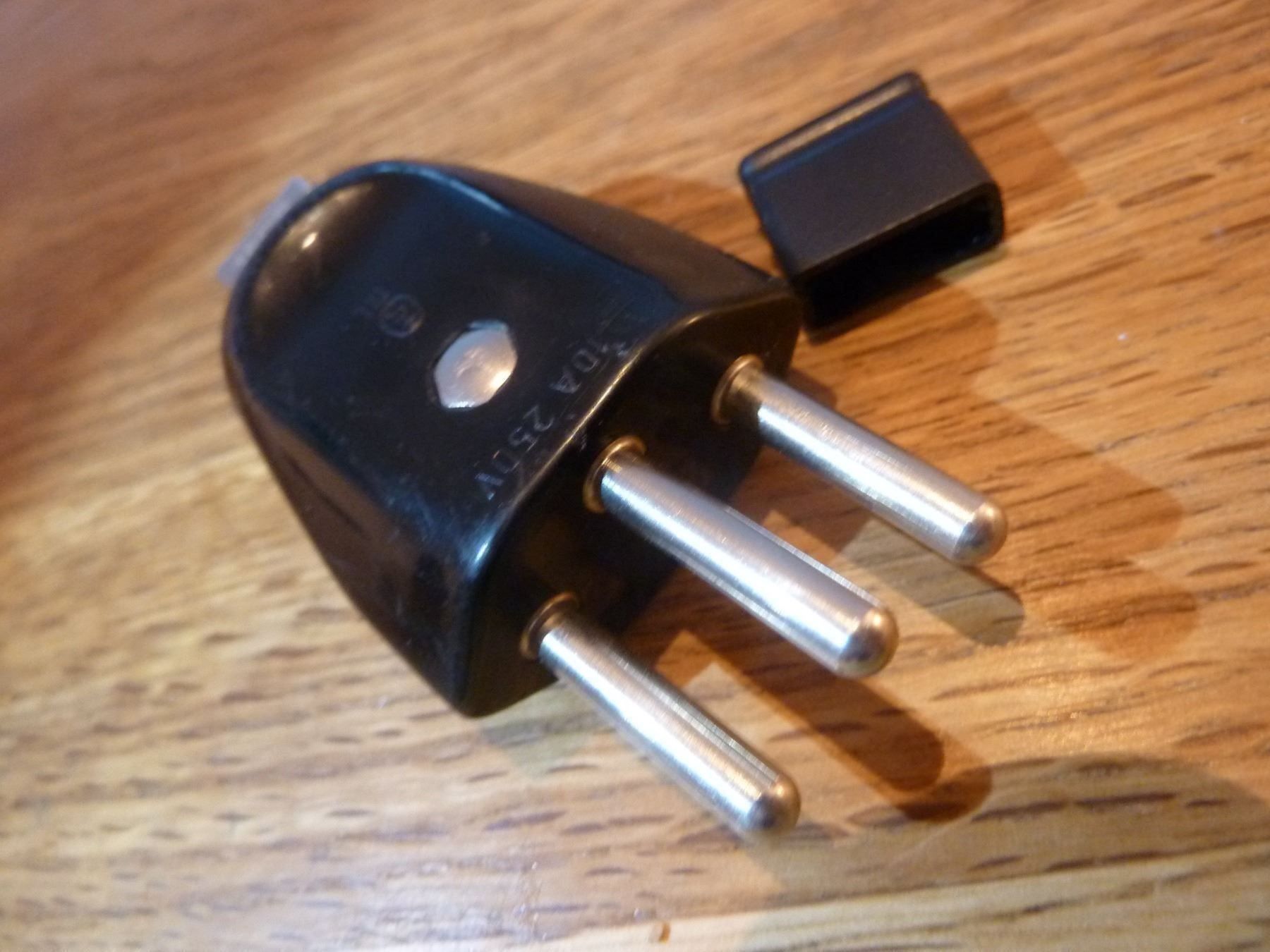 USB Sticks: USB 16GB Stick im Retro 3Pol Stecker – Neu und originalverpackt aus Hochfelden von swissice 2