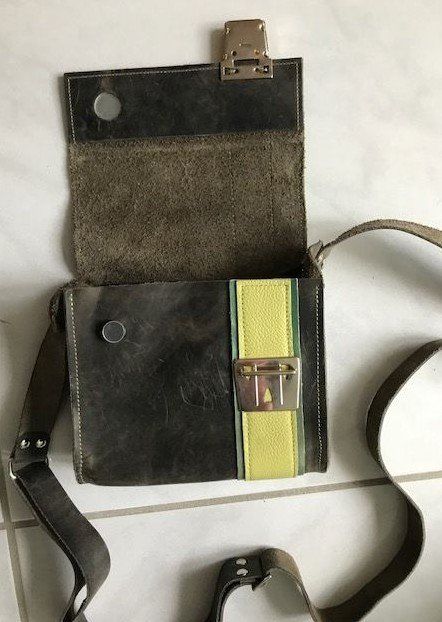 Borse da donna: Leder-Umhängetasche von "Haeute" – Usato da Münchenbuchsee venduto da chre 1