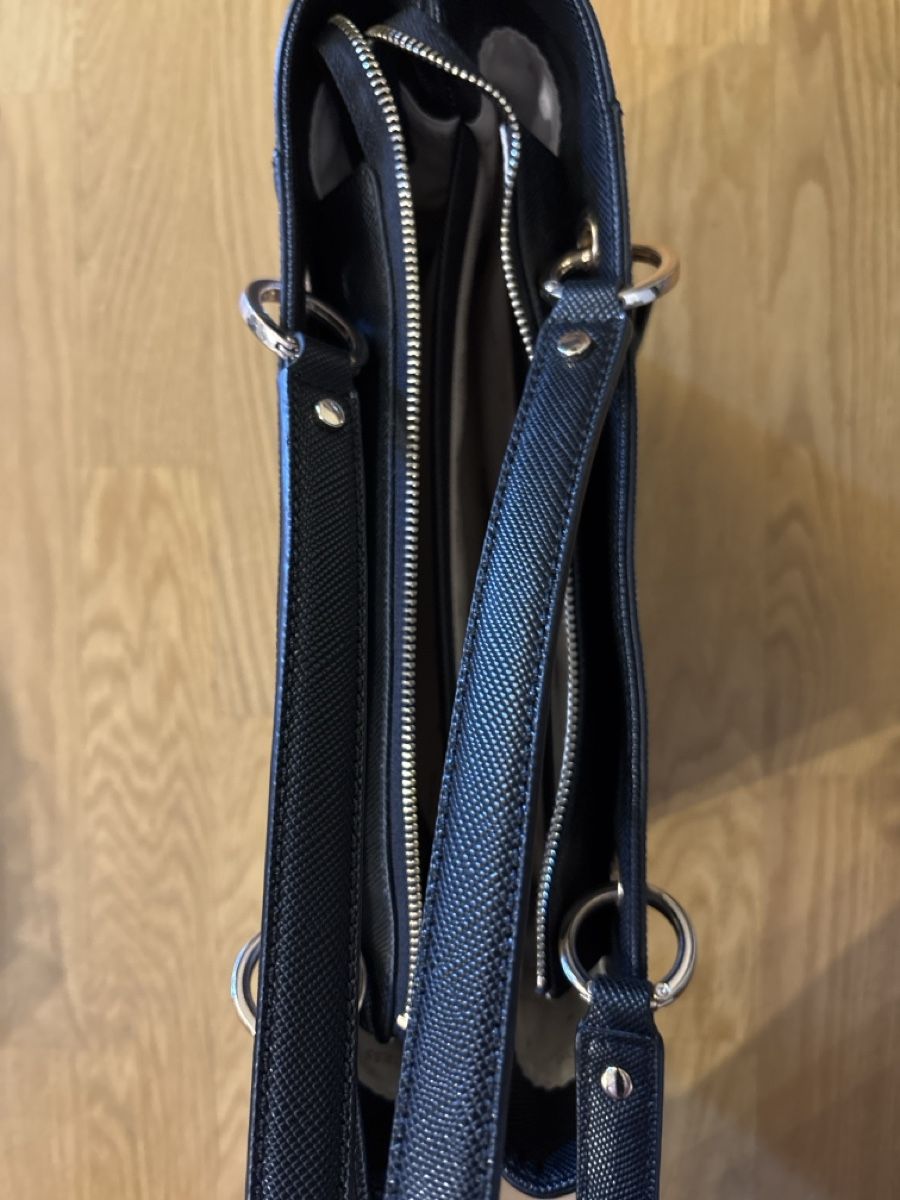 Guess Borse da donna: Guess Handtasche schwarz  – Usato da Rünenberg venduto da ZwergLi100 2