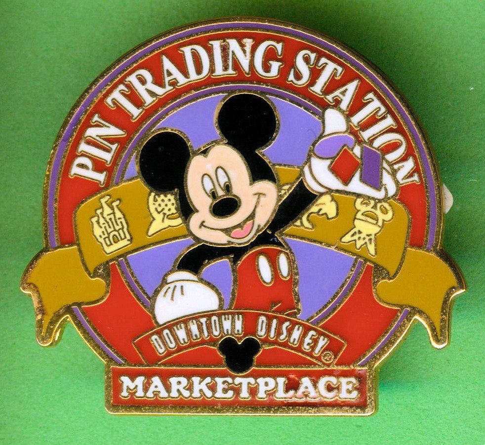 Disney Placchette & Badge: DISNEY  Mickey  PIN TRADING STATION – Usato da Winterthur venduto da Sammleroase