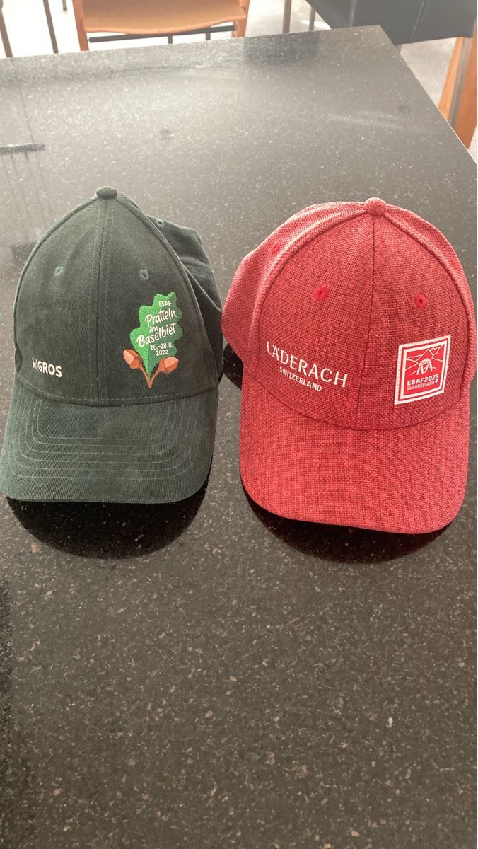 Altro in  Abbigliamento & Accessori: 2 Baseball Caps ESAF Migros Läderach – Nuovo (secondo la descrizione) da Gunzwil venduto da AlliumUrsinum