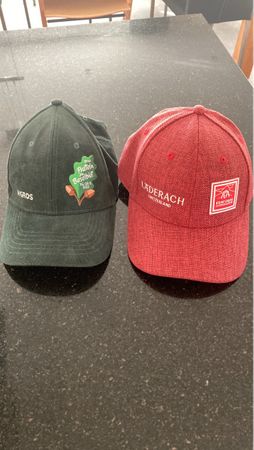 2 Baseball Caps ESAF Migros Läderach