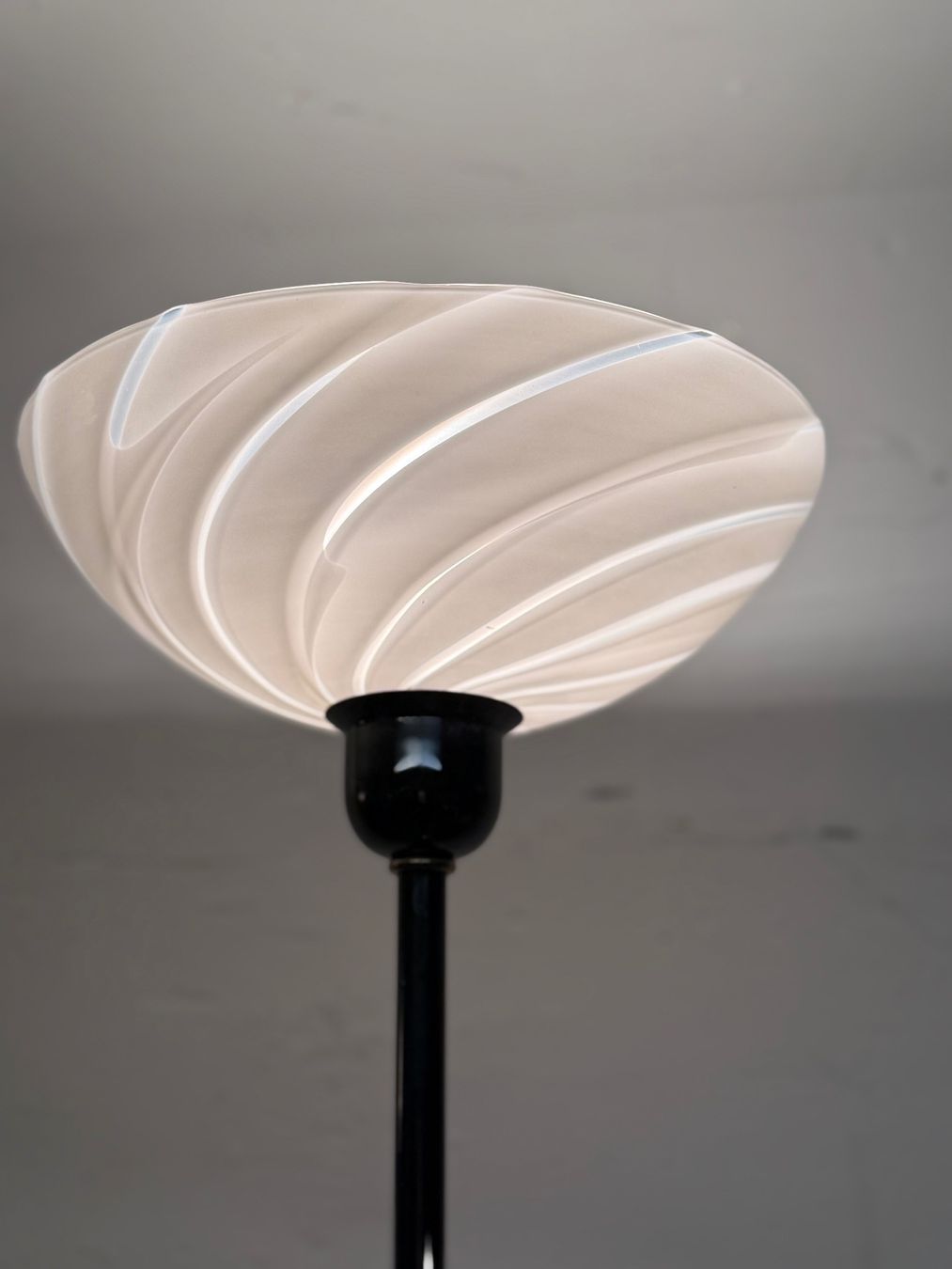 Lampade: Design Stehleuchte Postmodern  Deckenfluter mit Leselampe – Usato da Klingnau venduto da Umweltklinik 8