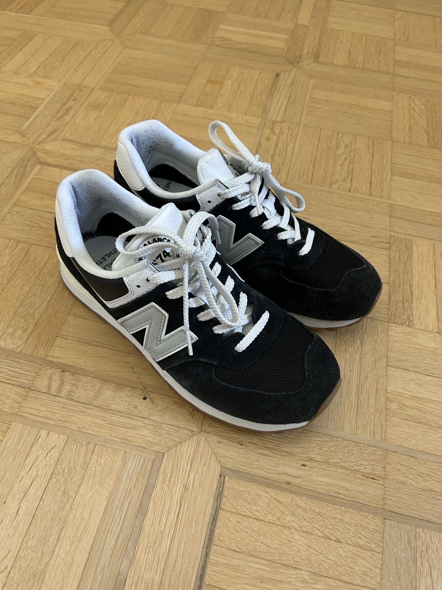 New Balance Chaussures hommes: New Balance 574 - Schwarz – D'occasion à Montlingen par NEWLIFESTORE