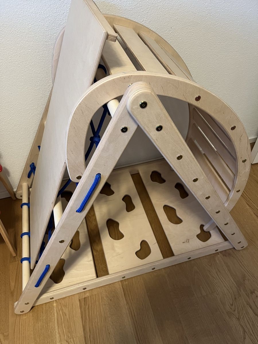 Pareti & prese d'arrampicata: Wooden Climbing Frame Set - Toddler Gym, Great Condition – Nuovo (secondo la descrizione) da Neuheim venduto da Bzeeb 1