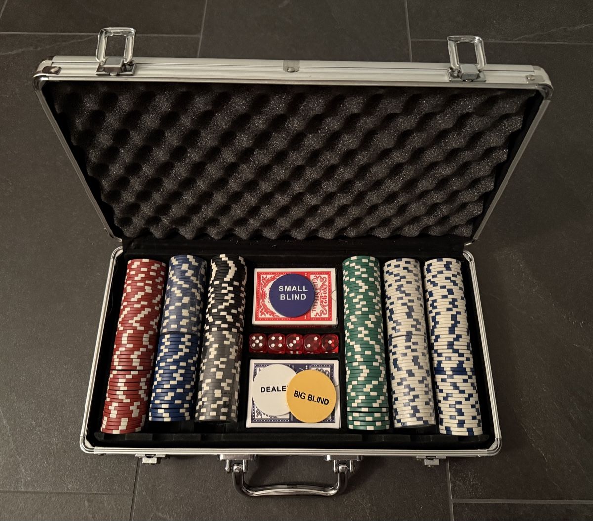 Spiele: Poker-Set Koffer – Gebraucht aus Goldach von igwhitestar