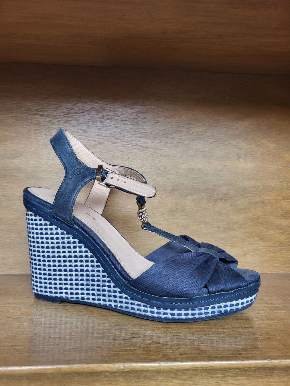 Tommy Hilfiger Scarpe da donna: Tommy Hilfiger Wedges – Usato da Zweisimmen venduto da Adorable 1