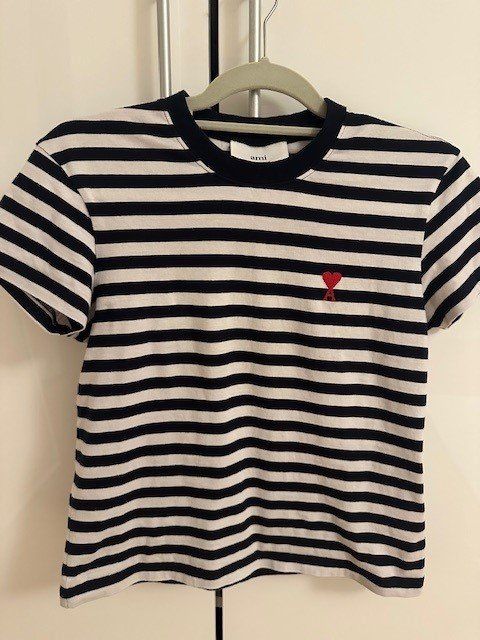 T-shirt: Ami Paris T-Shirt – Nuovo (secondo la descrizione) da Münchenbuchsee venduto da ela_msl2 1