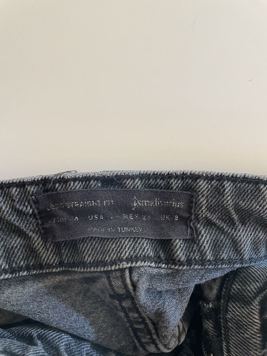 Stradivarius Jeans: Jeans von Stradivarius, Gr. 36, grau/schwarz, mit Löchern – Gebraucht aus Malix von fred_59 4
