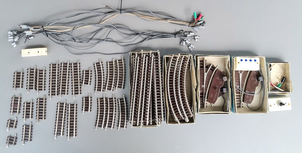 WESA-Schienen 13mm und viel Zubehör (Weichen, Signal, Kabel) (Gebraucht ...