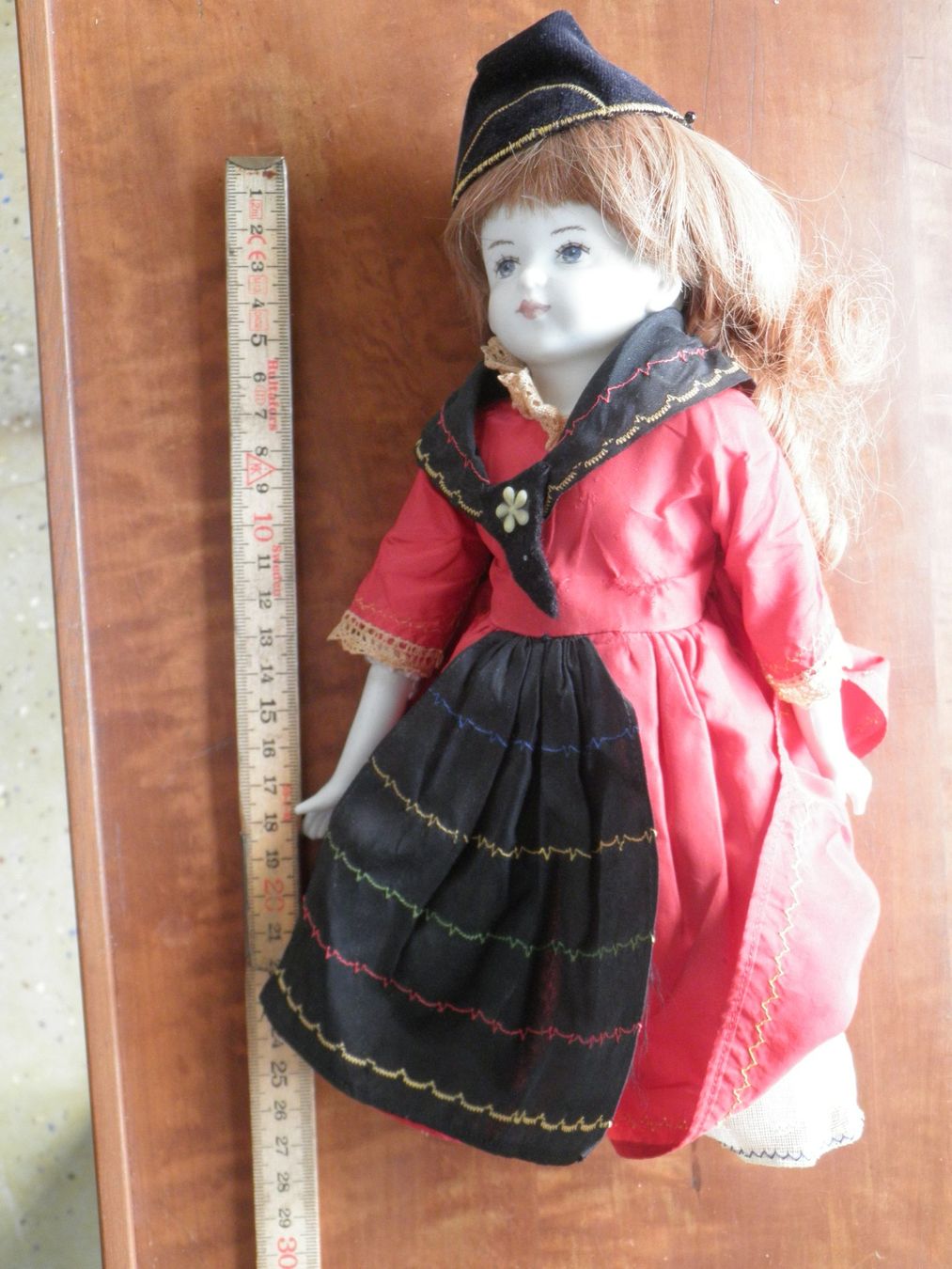 Bambole: Hübsches Püppchen in antikem Kleid – Usato da Rohrbach venduto da chri2009 4