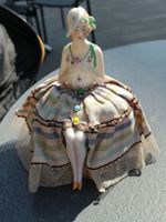 Antike Chocolat Dose mit Porzellan Figur Chocolat Cailler