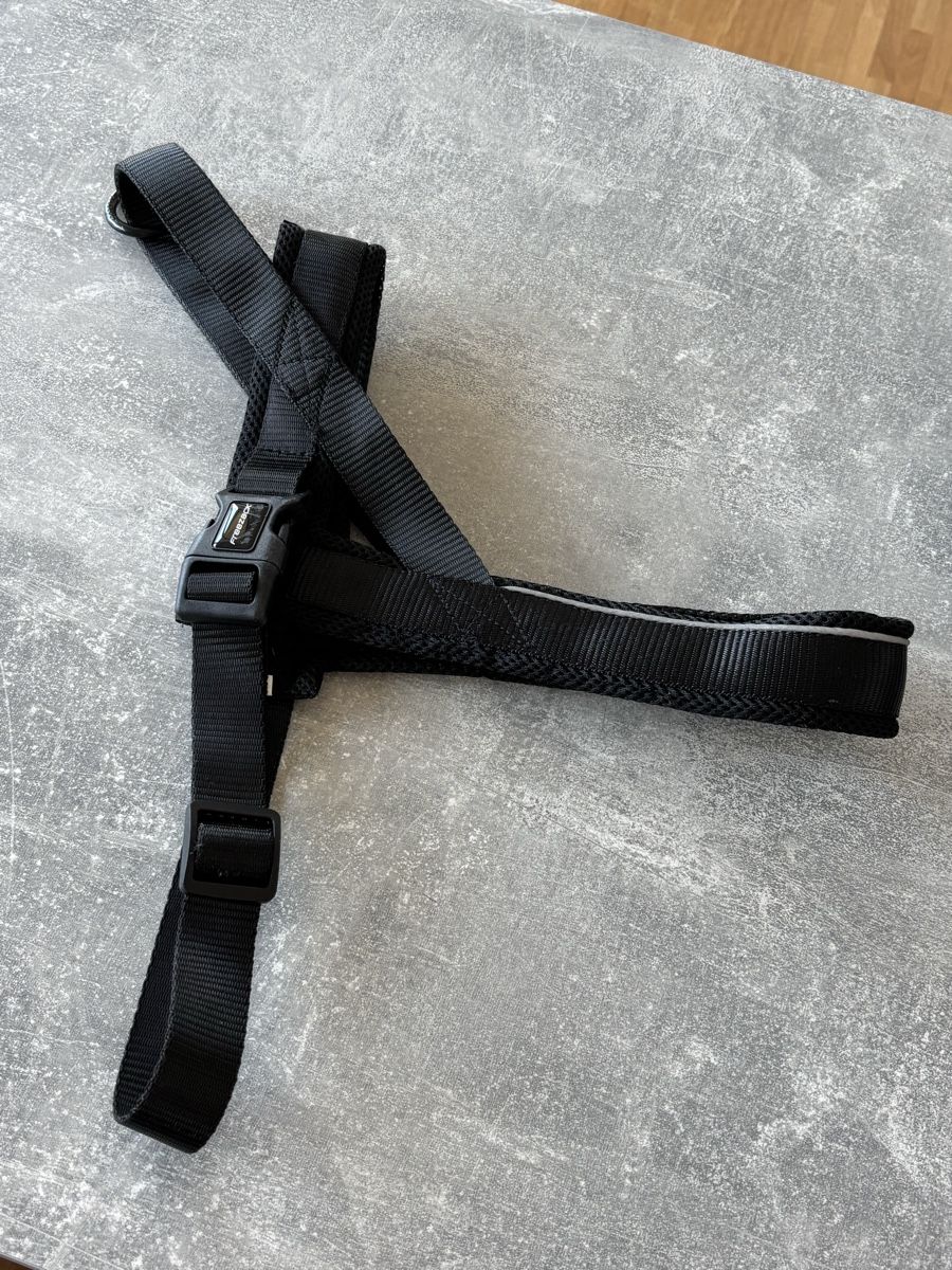 Collier et laisse: Hundegeschirr L – Neuf (Voir description) à Glattbrugg par S_ch_