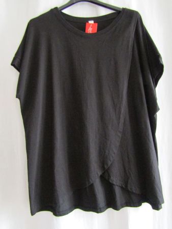 Gr. 46/54, Tunika in Schwarz, asymmetrisch von LesFreres