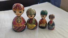 4 figurine in legno dipinte a mano (souvenir est Europa)