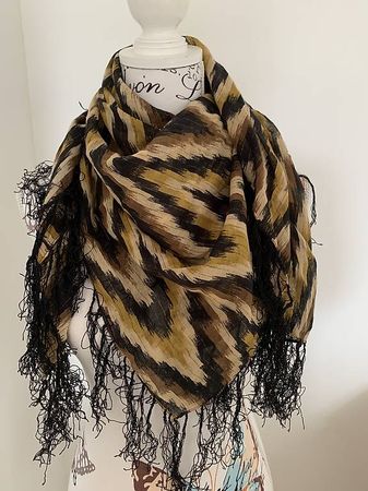 Schal/Tücher je CHF 5.-