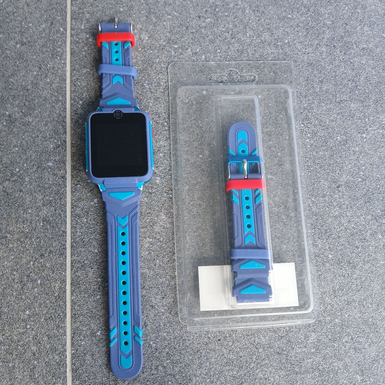 Smartwatch: TCL Kinder-Smartwatch blau – Usato da Rohrbachgraben venduto da claude.vetsch
